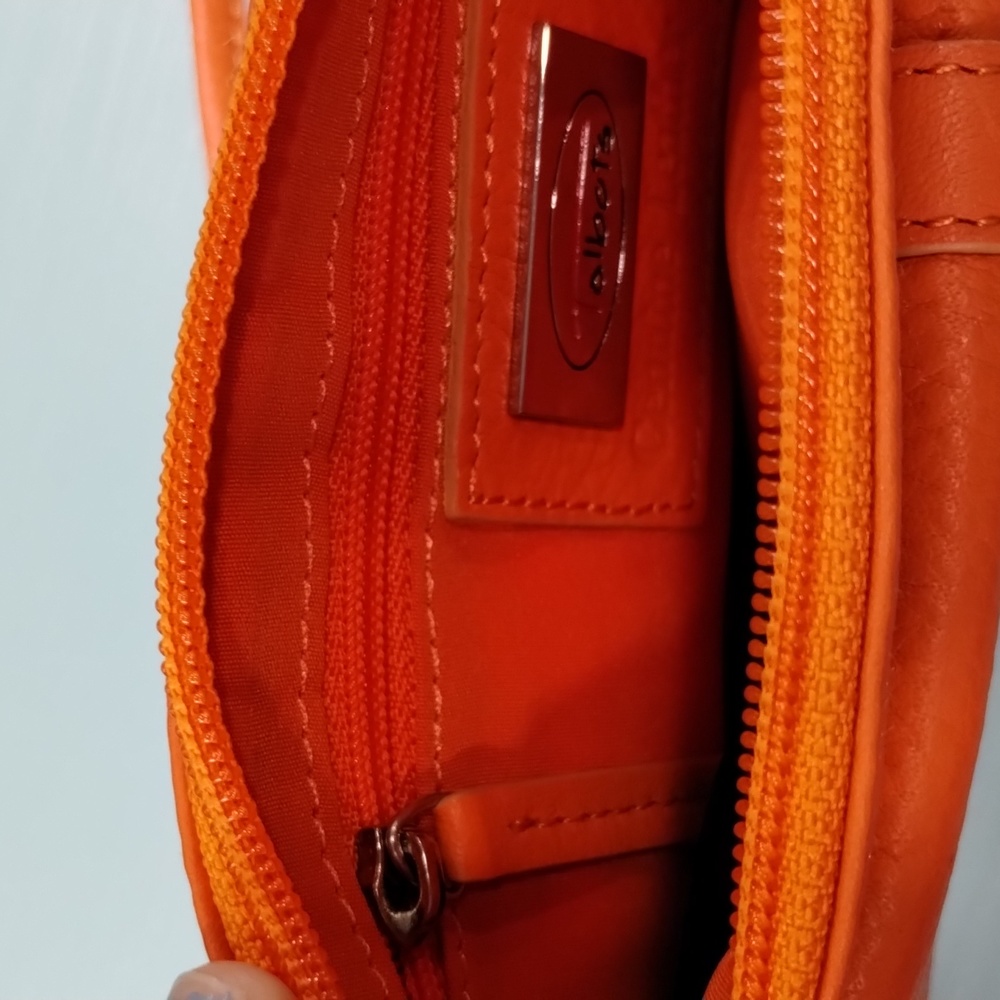 Talbot's leather wristlet - Picture 4 of 5